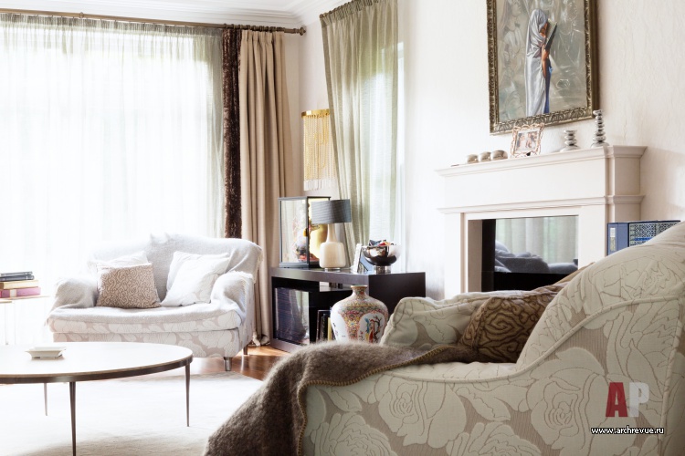 Фото интерьера зоны отдыха дома в стиле неоклассика
