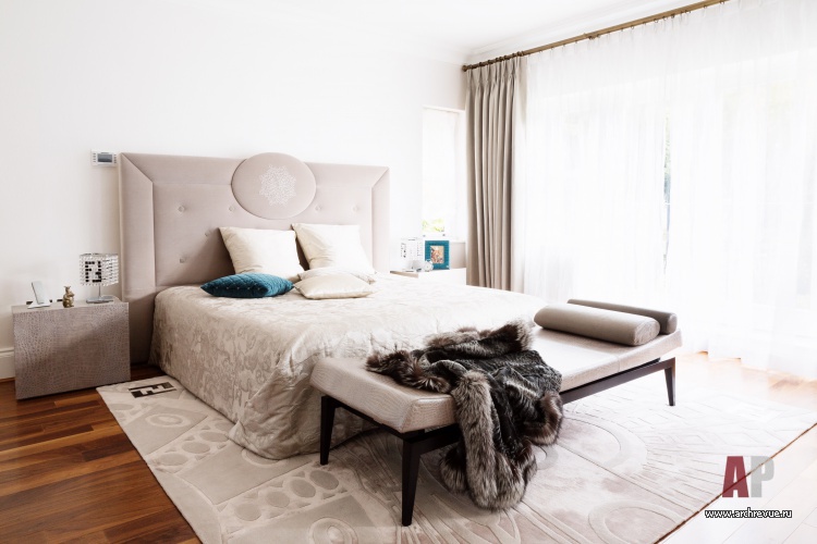 Фото интерьера спальни дома в стиле неоклассика