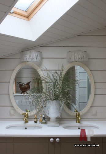 Фото интерьера санузла дома в стиле кантри