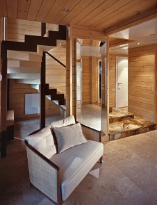 Фото интерьера входной зоны дома в современном стиле Фото интерьера лестницы дома в современном стиле
