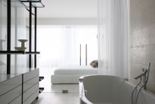 Фото интерьера спальни небольшой квартиры в стиле минимализм