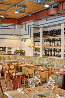 Фото интерьера зала ресторана в стиле китч