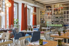 Фото интерьера зала ресторана в стиле китч