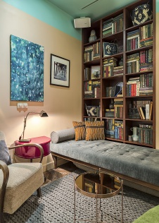 Фото интерьера зала ресторана в стиле китч