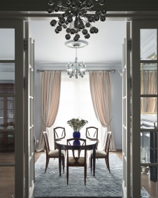 Фото интерьера гостиной квартиры в стиле неоклассика