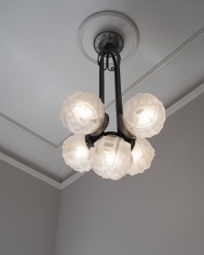 Фото интерьера ванной комнаты квартиры в стиле неоклассика