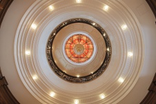 Фото интерьера лестничного холла дома в дворцовом стиле