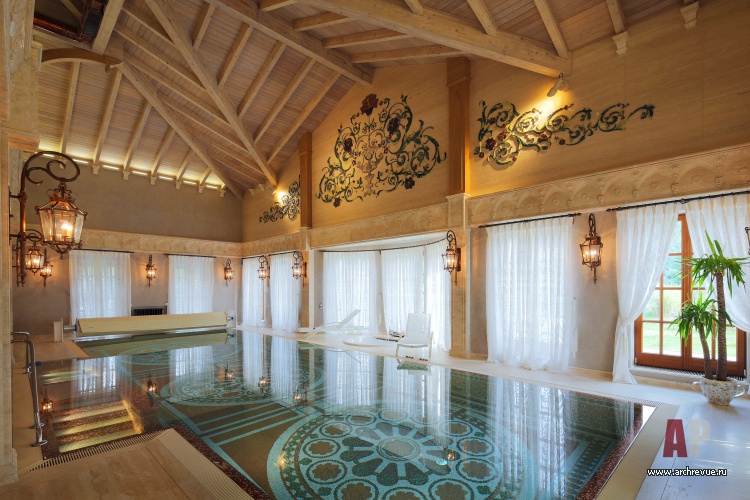 Фото интерьера бассейна дома в дворцовом стиле