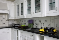 Фото интерьера кухни квартиры в стиле неоклассика