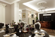 Фото интерьера столовой квартиры в классическом стиле
