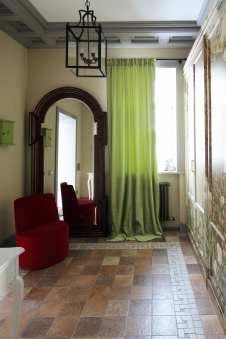 Фото интерьера входной зоны дома в стиле фьюжн