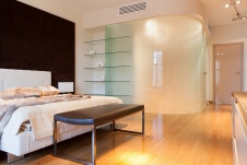 Фото интерьера спальни дома в современном стиле