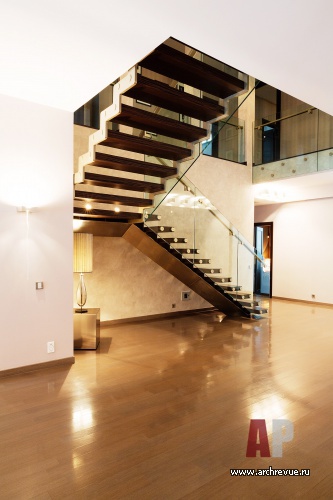 Фото интерьера лестницы дома в современном стиле