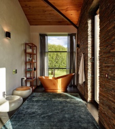 Фото интерьера ванной комнаты дома в эко-стиле