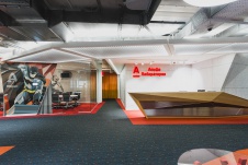 Фото интерьера входной зоны офиса в стиле минимализм