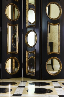 Фото интерьера входной зоны дома в стиле ар-деко