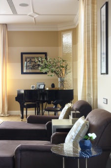 Фото интерьера гостиной дома в стиле ар-деко