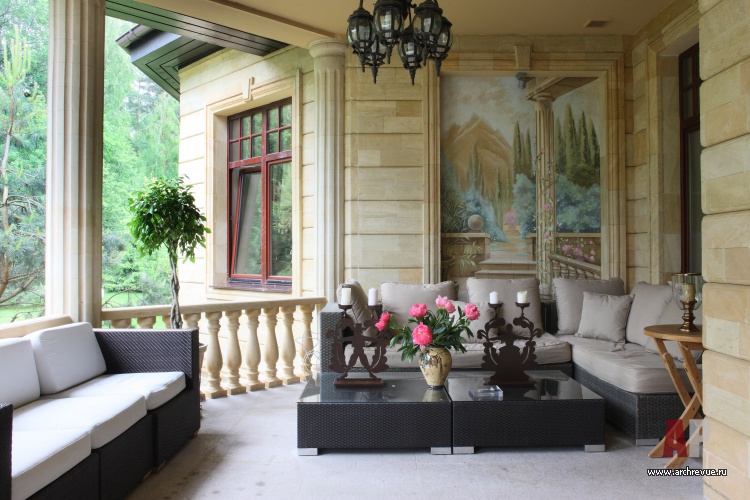 Фото интерьера веранды дома в классическом стиле