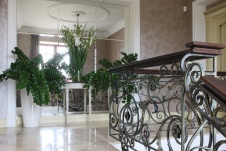 Фото интерьера лестничного холла дома в классическом стиле