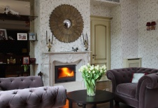 Фото интерьера каминной дома в классическом стиле