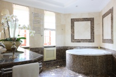 Фото интерьера ванной дома в классическом стиле