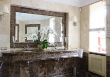 Фото интерьера санузла дома в классическом стиле