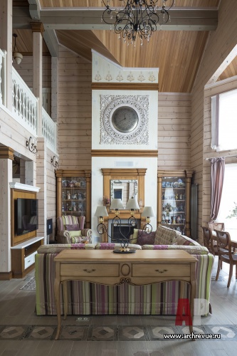 Фото интерьера гостиной деревянного дома в стиле неоклассика