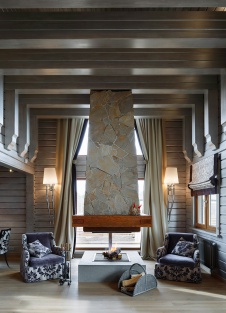 Фото интерьера каминной небольшого дома в стиле шале