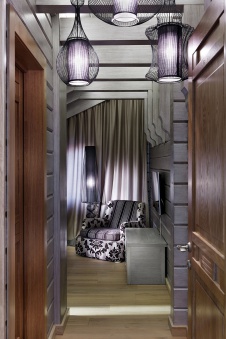 Фото интерьера спальни небольшого дома в стиле шале