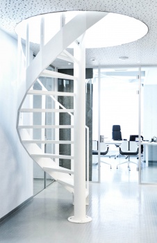 Фото интерьера лестницы офиса в стиле минимализм