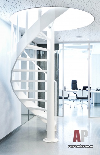 Фото интерьера лестницы офиса в стиле минимализм