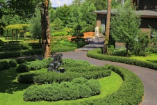Сад в стиле модернизма и барокко
