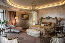Фото интерьера спальни дома в дворцовой классике