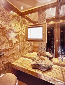 Фото интерьера санузла дома в классическом стиле