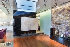 Фото интерьера каминной квартиры в стиле минимализм