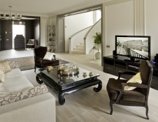 Фото интерьера гостиной дома в стиле фьюжн