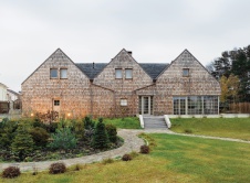 Фото фасада дома в стиле фьюжн