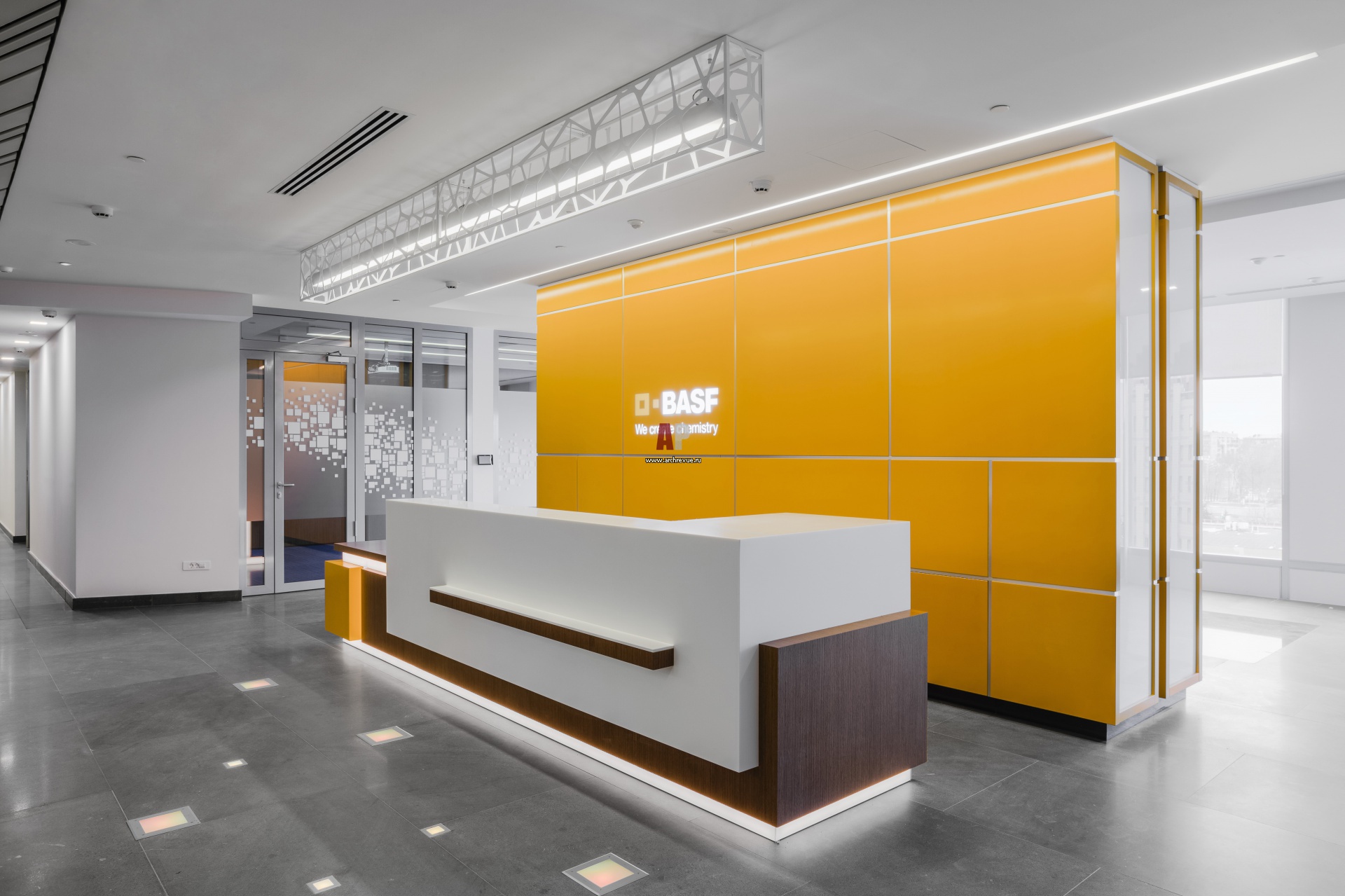 дизайн зоны ресепшн в офисе