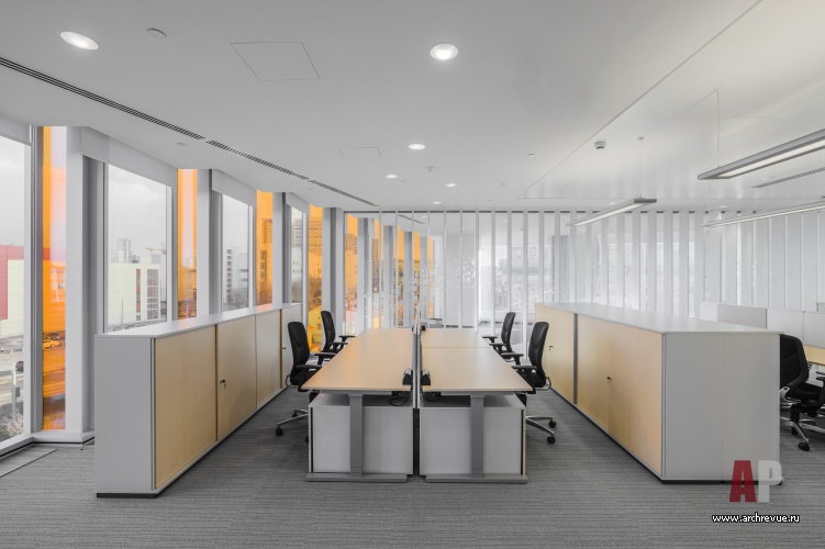 Фото интерьера рабочей зоны офиса в стиле минимализм