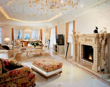 Фото интерьера гостиной дома в классическом дворцовом стиле Фото интерьера каминной дома в классическом дворцовом стиле