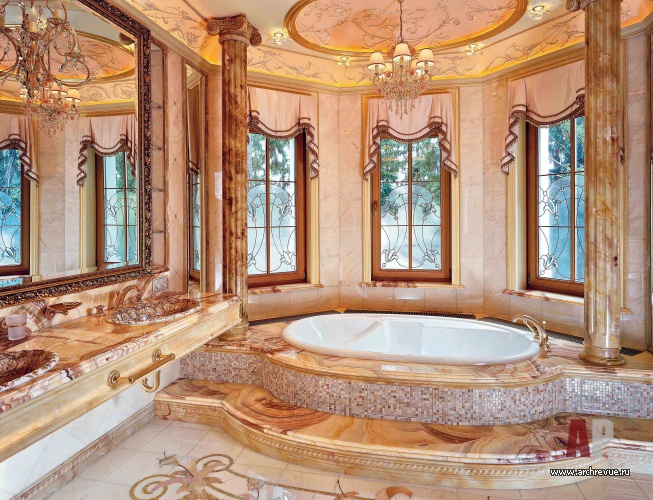 Фото интерьера ванной дома в классическом дворцовом стиле