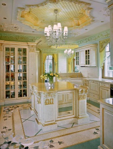 Фото интерьера кухни дома в классическом дворцовом стиле
