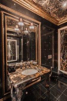 Фото интерьера санузла дома в классическом дворцовом стиле