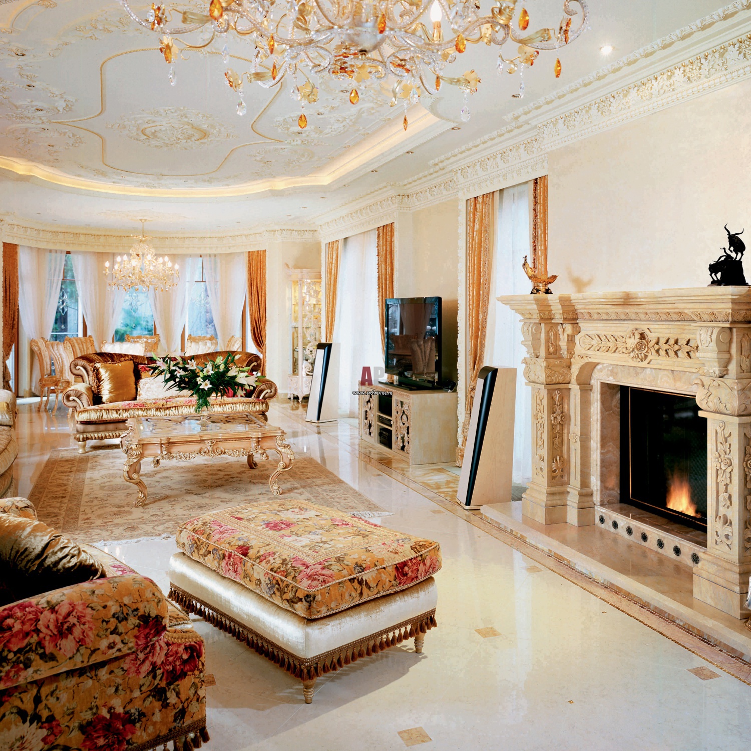 Классическая резиденция с лепниной, золотом и полудрагоценными камнями