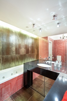 Фото интерьера ванной квартиры в стиле неоклассика