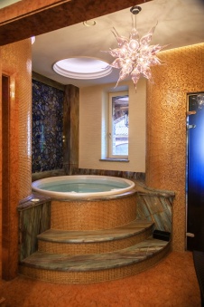 Фото интерьера ванной дома в стиле классика