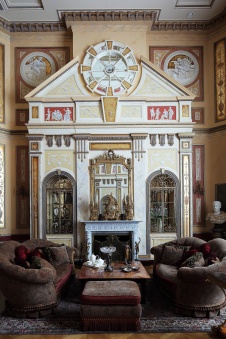 Фото интерьера каминной дома в дворцовом стиле