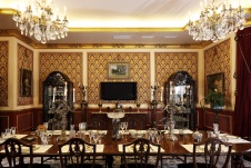 Фото интерьера столовой дома в дворцовом стиле