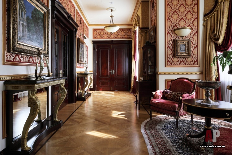 Фото интерьера коридора дома в дворцовом стиле