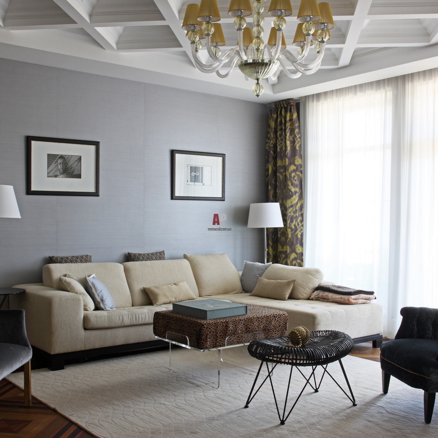 Фото интерьера гостиной дома в стиле фьюжн